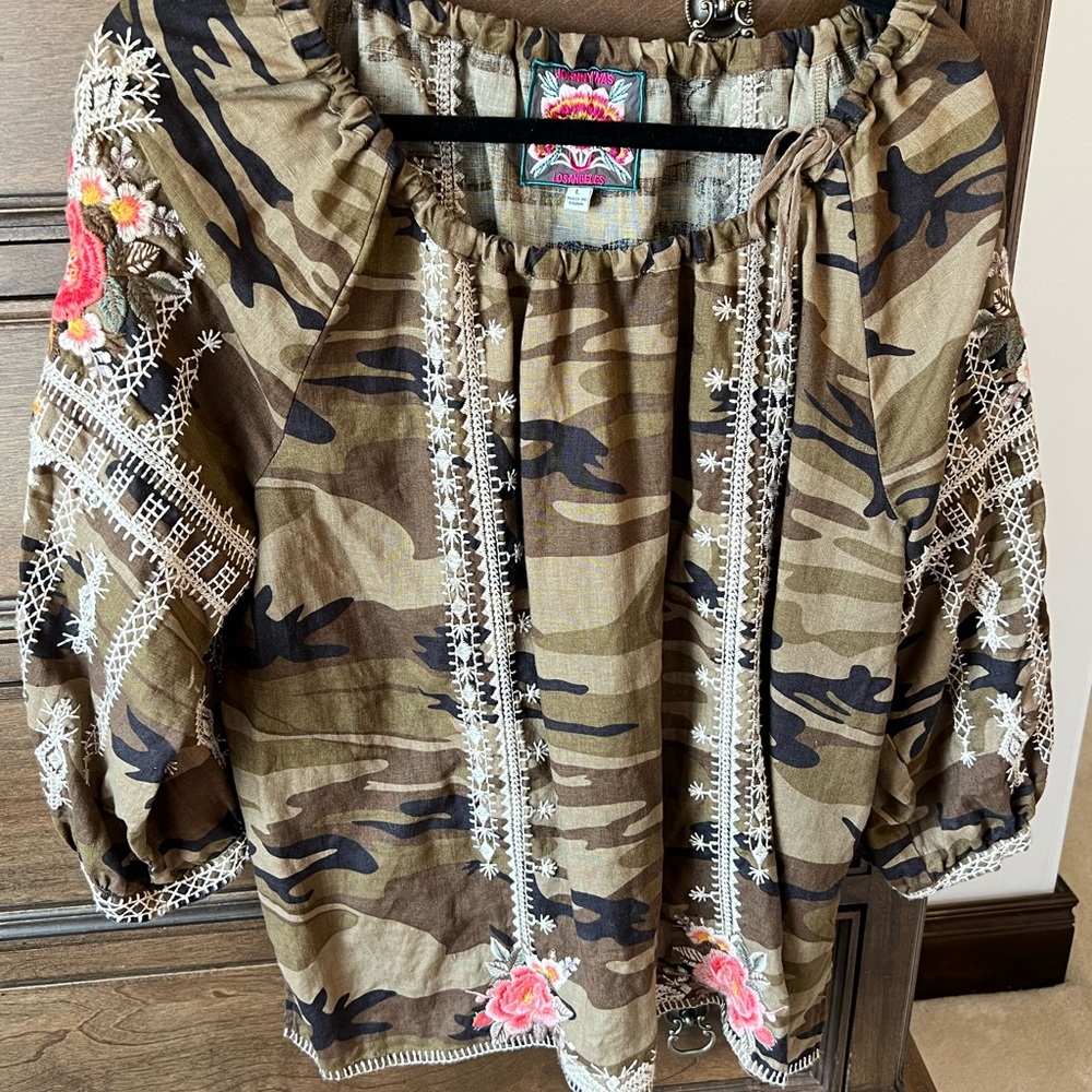 Johnny Was camo embroidered women’s blouse size large